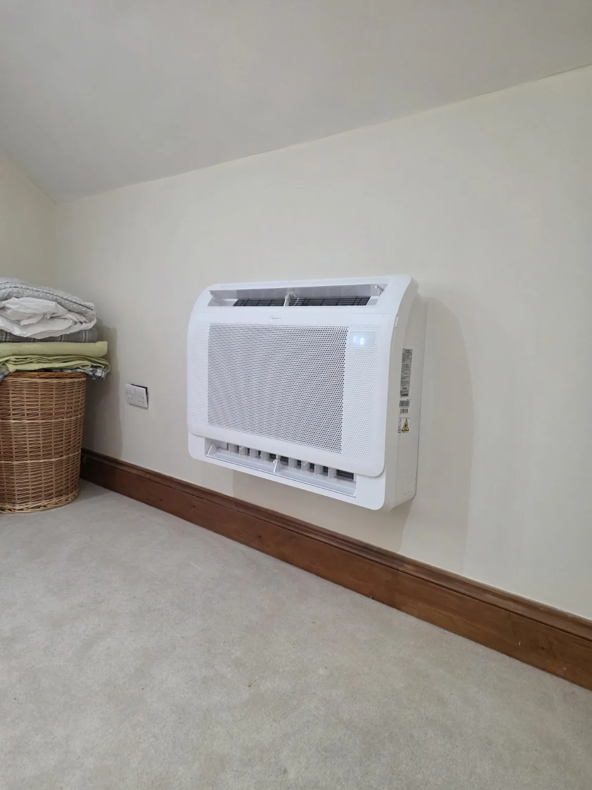 Midea floor console air conditioning