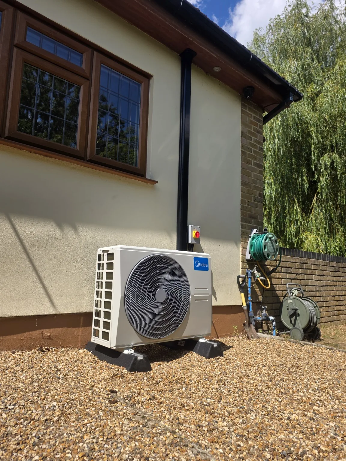 Midea air conditioning outdoor condenser installation